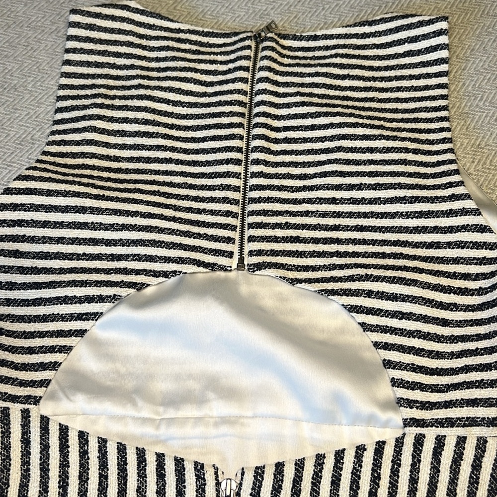 Alice + Olivia Striped Sleeveless Dress with cute back detail. Size XS/S. - Picture 5 of 16